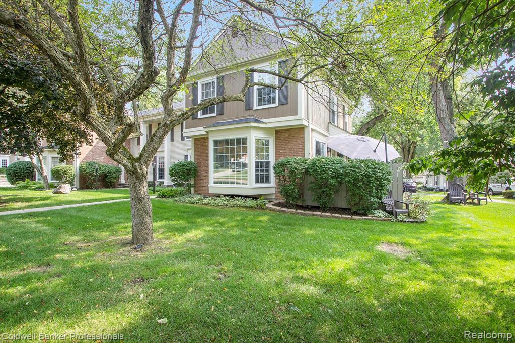 1324 Brook Lane Rochester Hills, MI 48306 - Photo 1 of 21