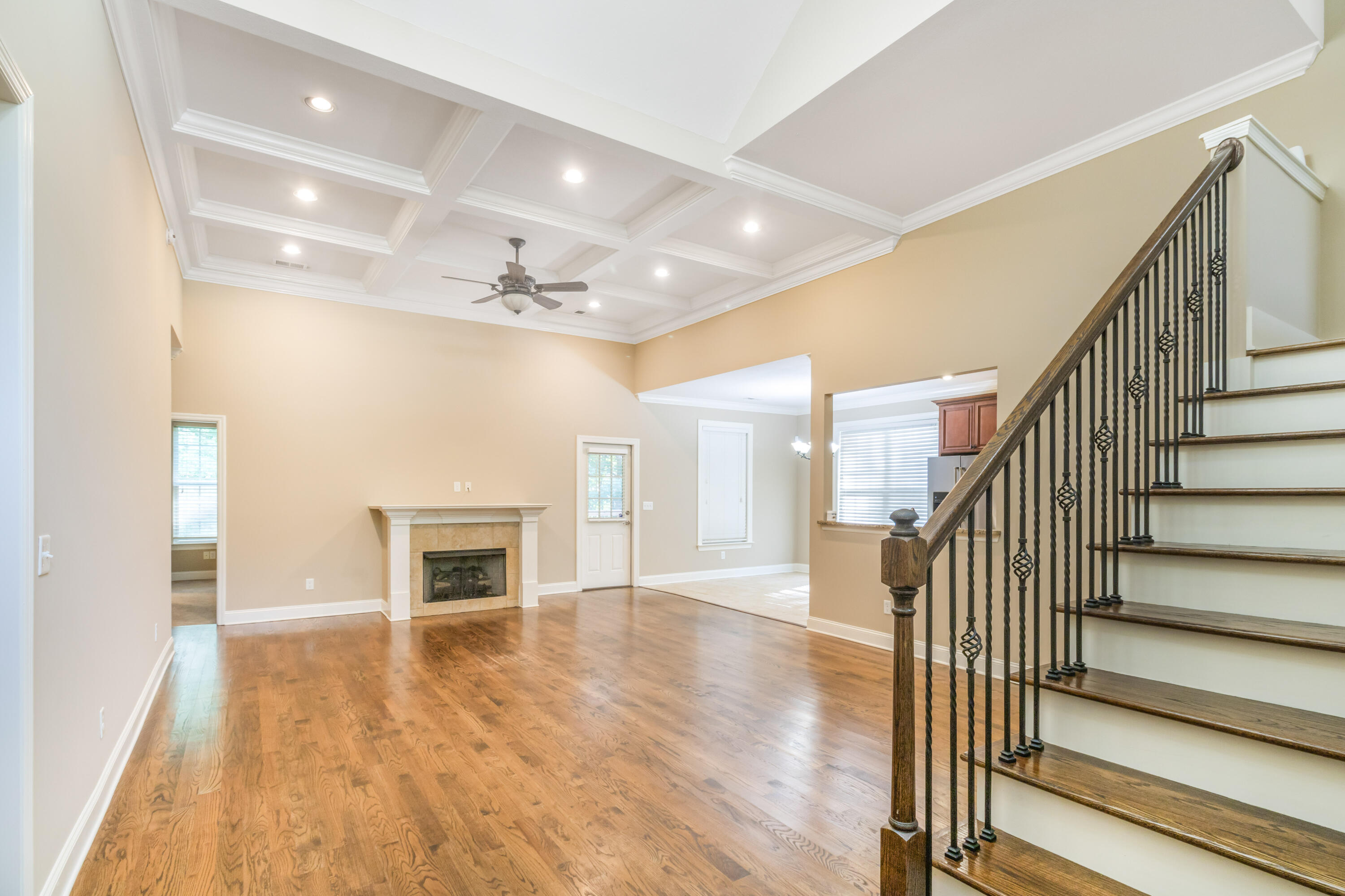 8664 Maple Valley Drive Chattanooga, TN 37421 - Photo 3 of 20 Entry_Living