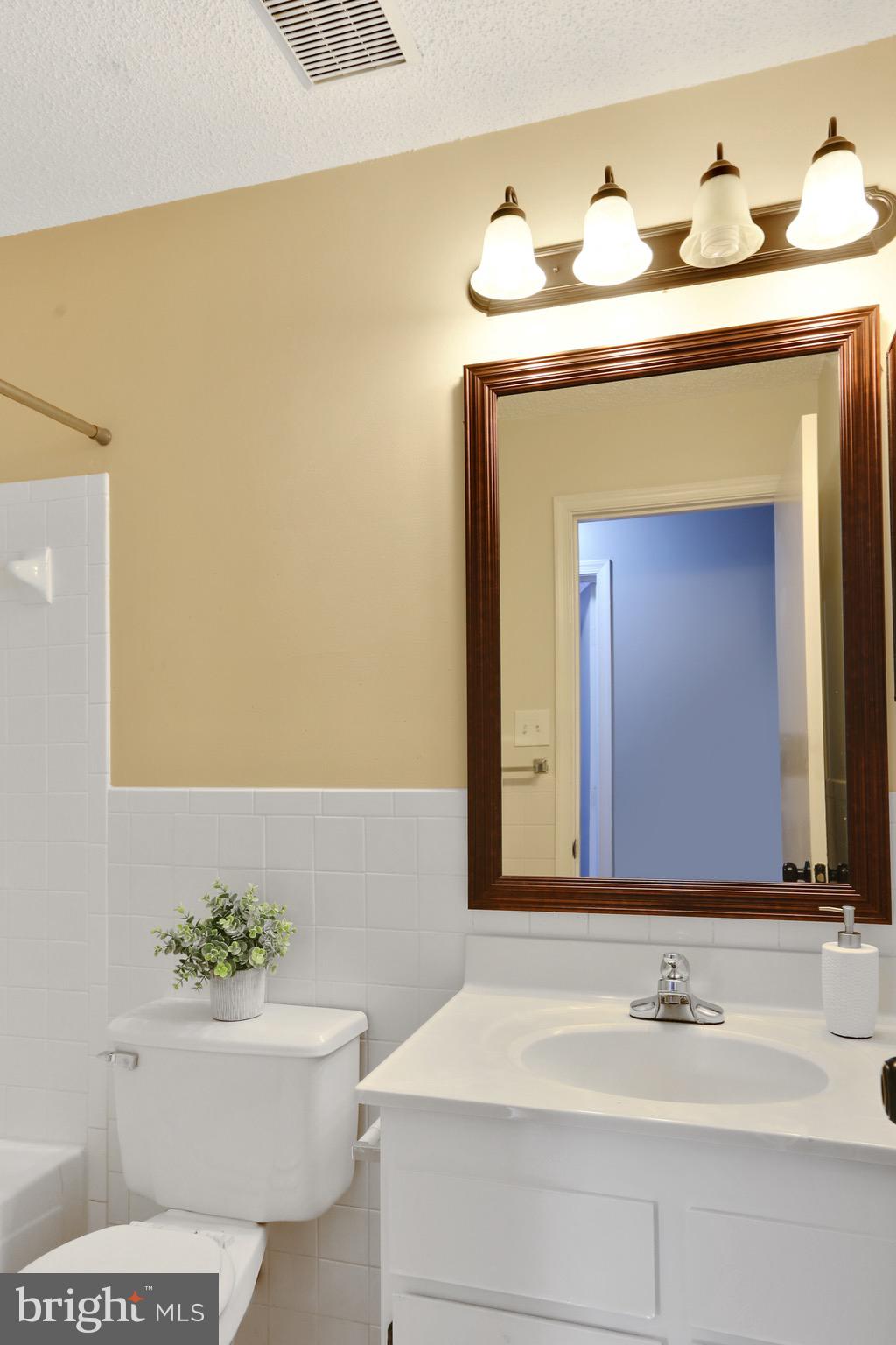 14018 Valleyfield Drive, Unit 5 Silver Spring, MD 20906 - Photo 26 of 30 Full Bathroom #2 | Tub Shower.