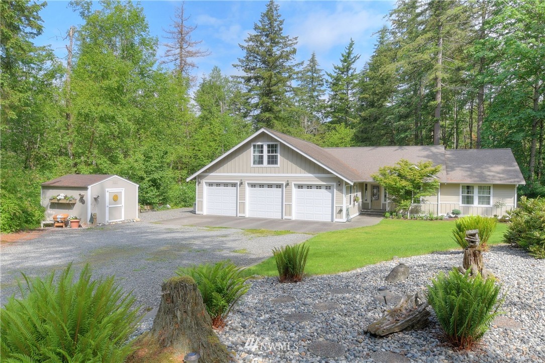 6163 Mission Road Bellingham, WA 98226 - Photo 2 of 25