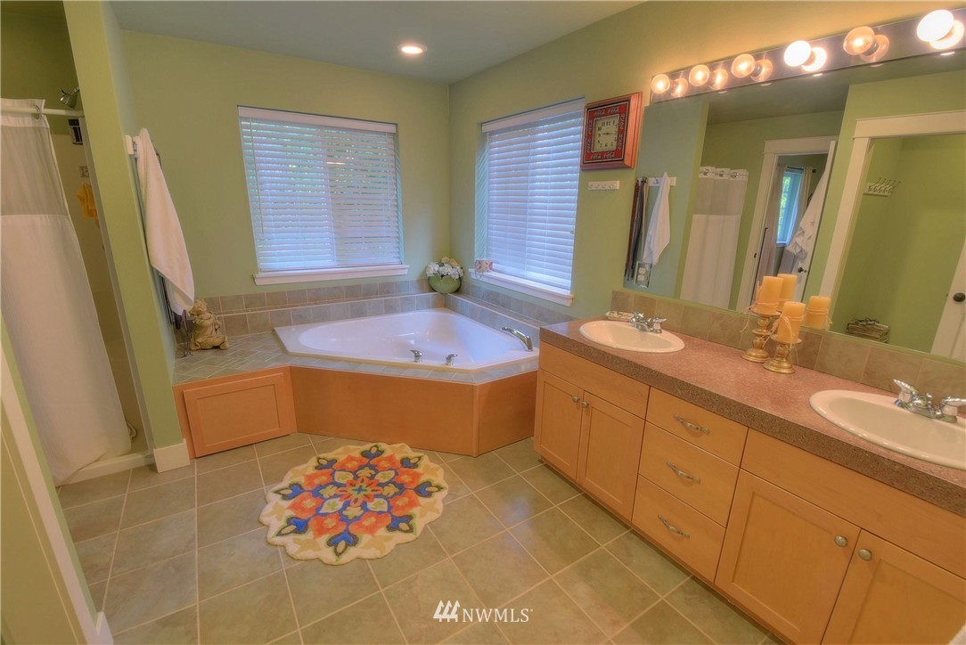 6163 Mission Road Bellingham, WA 98226 - Photo 17 of 25
