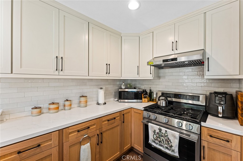 10332 Washington South Gate, CA 90280 - Photo 4 of 38 New Appliences
