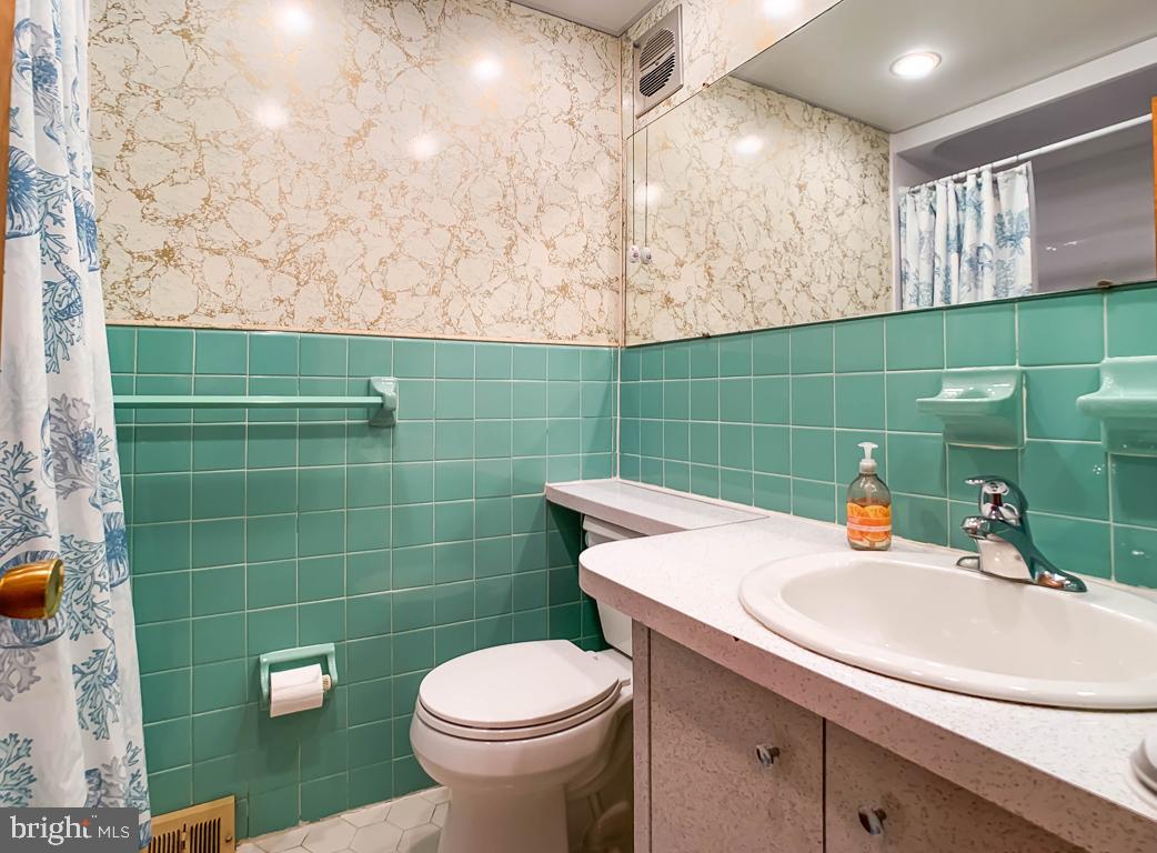 10819 Hawley Road Philadelphia, PA 19154 - Photo 20 of 37 Gallery Image 20
