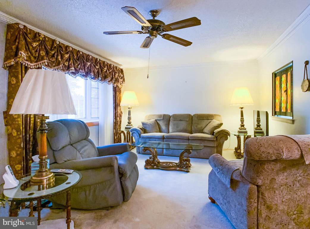 10819 Hawley Road Philadelphia, PA 19154 - Photo 3 of 37 Gallery Image 3