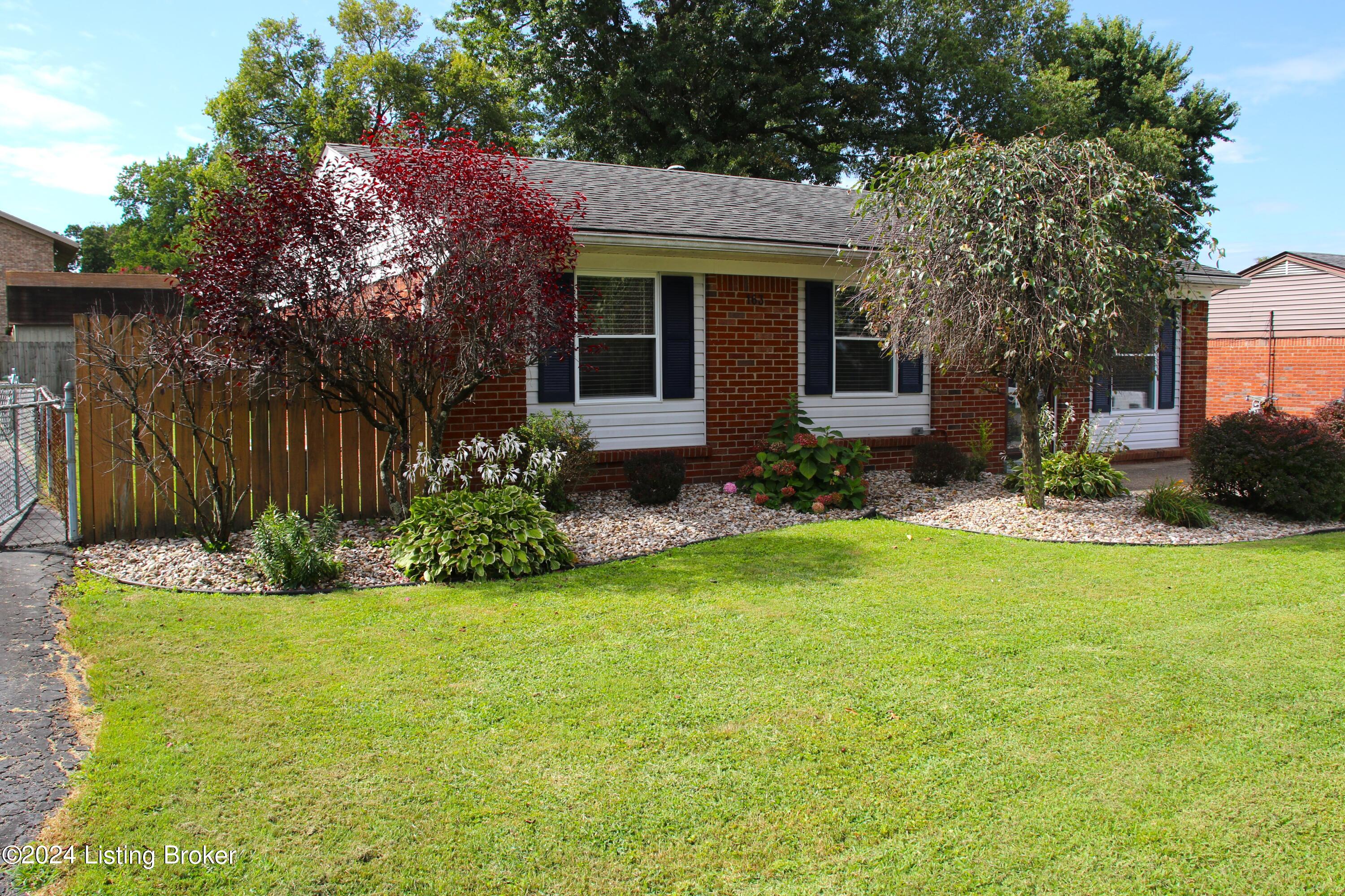 163 East Blue Jay Road Louisville, KY 40229 - Photo 4 of 51 0C6A9760