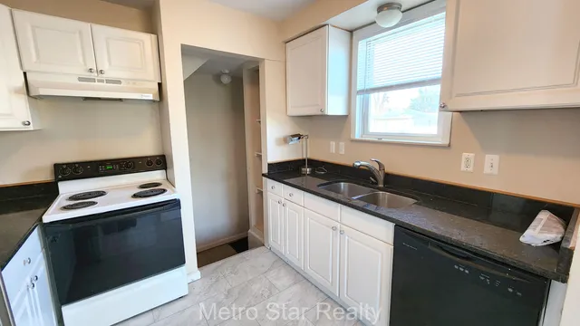 $2,000 | 315 North Minerva Avenue, Royal Oak, MI 48067