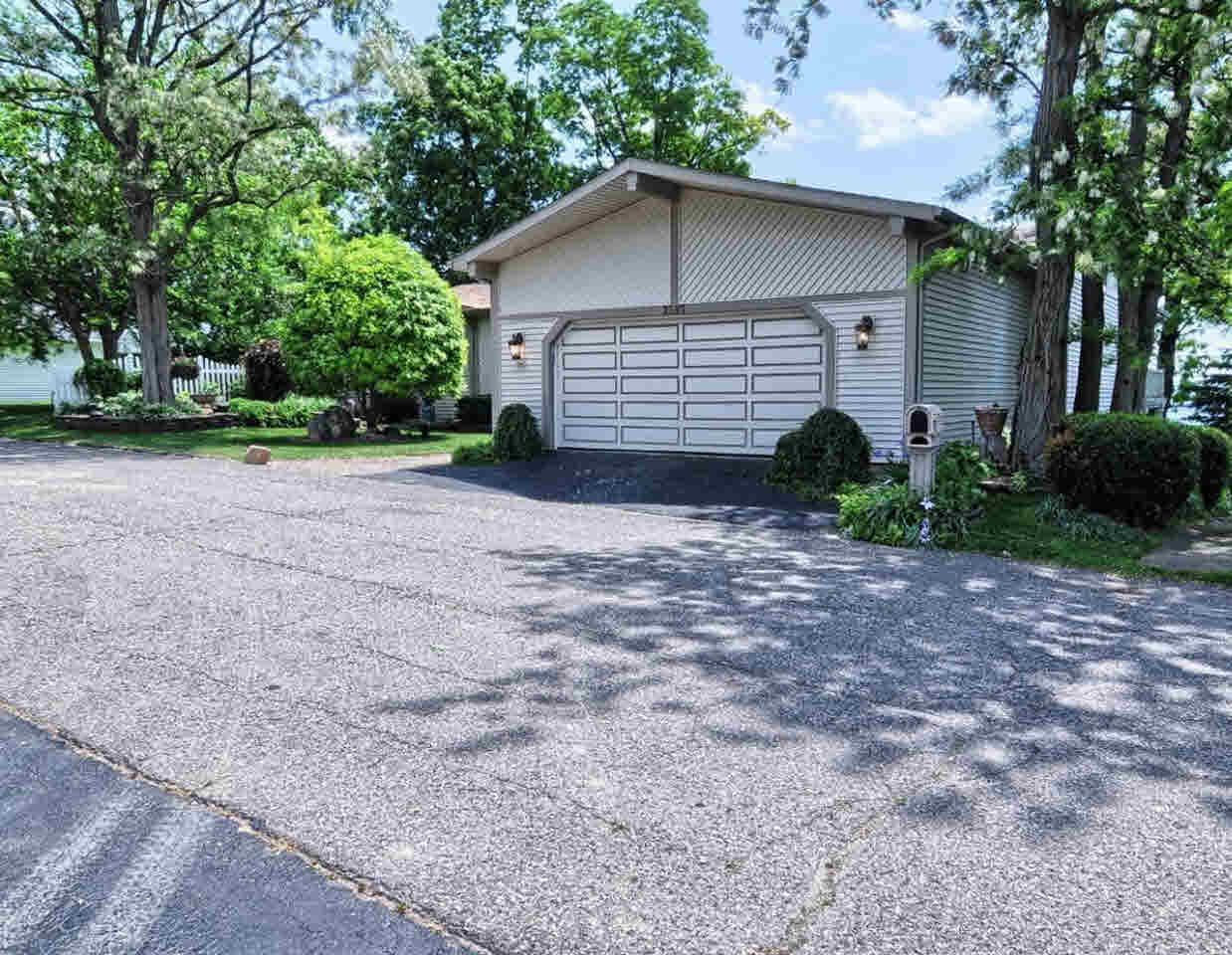 2393 Davis Street Fenton, MI 48430 - Photo 35 of 42 21251589-34.JPG