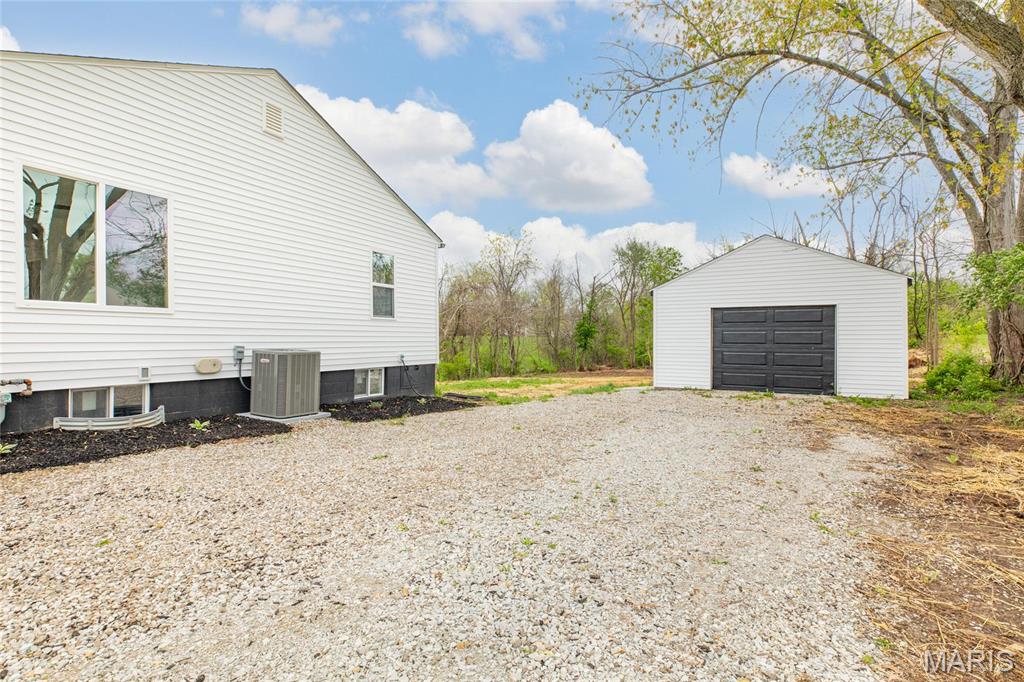 4239 Fosterburg Road Alton, IL 62002 - Photo 9 of 42