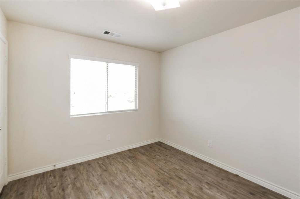 1605 Cardinal Drive Ennis, TX 75119 - Photo 9 of 16 an empty room with a window