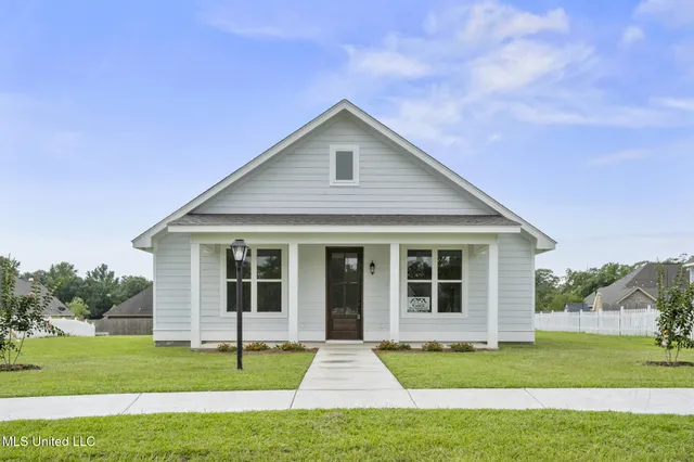 $297,500 | 410 Legacy Boulevard, Hattiesburg, MS 39402