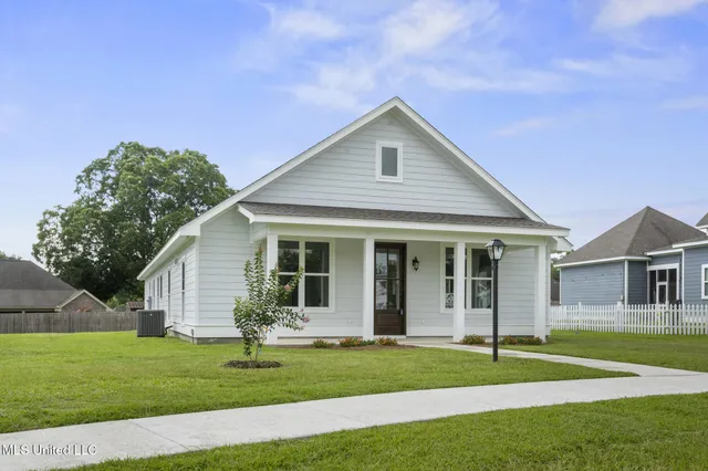 $297,500 | 410 Legacy Boulevard, Hattiesburg, MS 39402