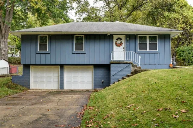 $199,900 | 107 North Sugar Creek Boulevard, Sugar Creek, MO 64054