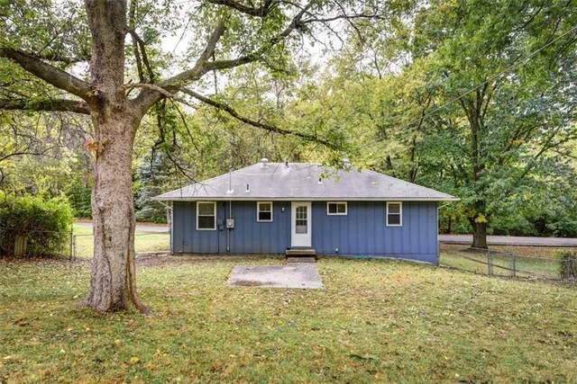 $199,900 | 107 North Sugar Creek Boulevard, Sugar Creek, MO 64054