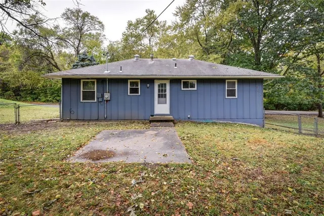 $199,900 | 107 North Sugar Creek Boulevard, Sugar Creek, MO 64054