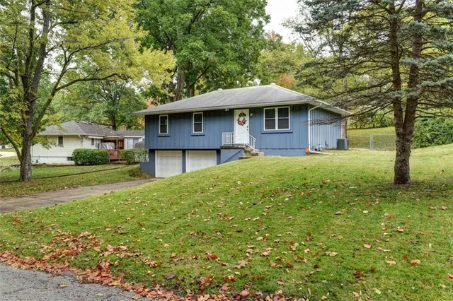 $199,900 | 107 North Sugar Creek Boulevard, Sugar Creek, MO 64054