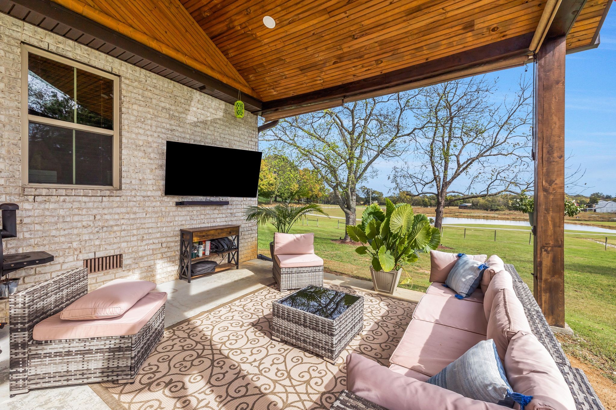 321 Dixon Road Shelbyville, TN 37160 - Photo 2 of 36