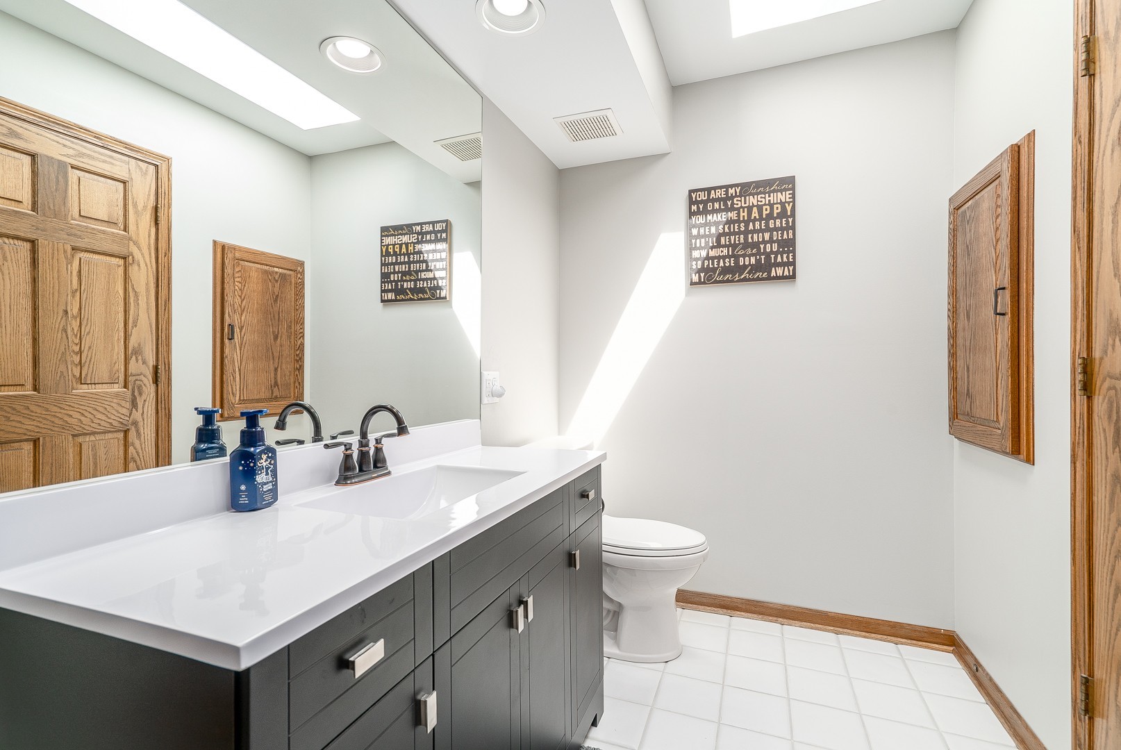 8500 North 4000 W Road Morris, IL 60450 - Photo 21 of 38 a bathroom with a sink a toilet a mirror and shower