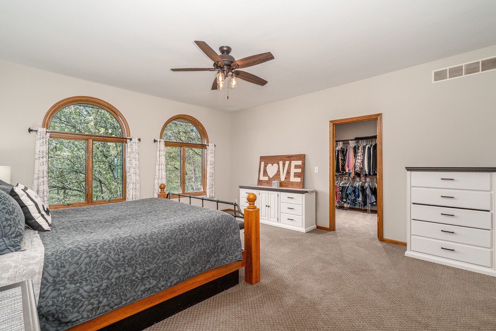 8500 North 4000 W Road Morris, IL 60450 - Photo 10 of 38 a bedroom with a bed and a dresser