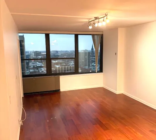 $2,250 | 1560 North Sandburg Terrace, Unit 2007, Chicago, IL 60610