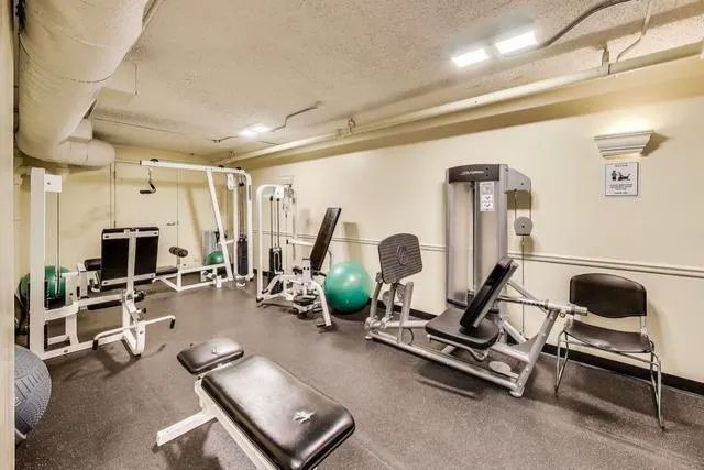 $2,250 | 1560 North Sandburg Terrace, Unit 2007, Chicago, IL 60610