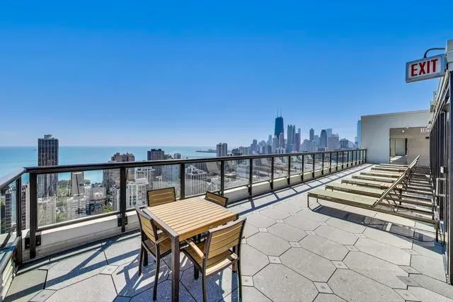 $2,250 | 1560 North Sandburg Terrace, Unit 2007, Chicago, IL 60610