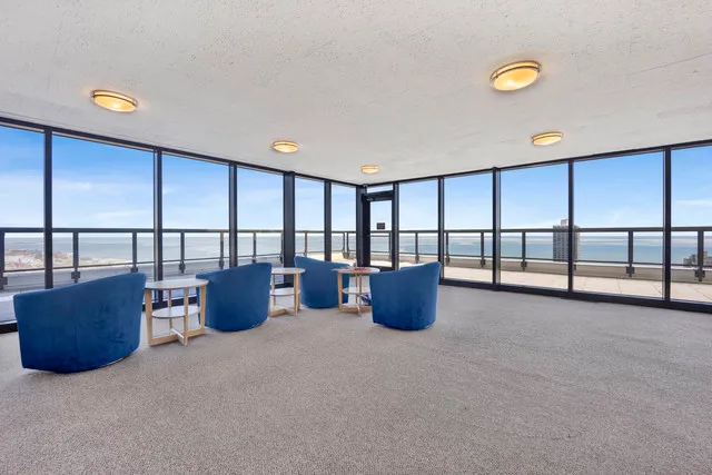 $2,250 | 1560 North Sandburg Terrace, Unit 2007, Chicago, IL 60610