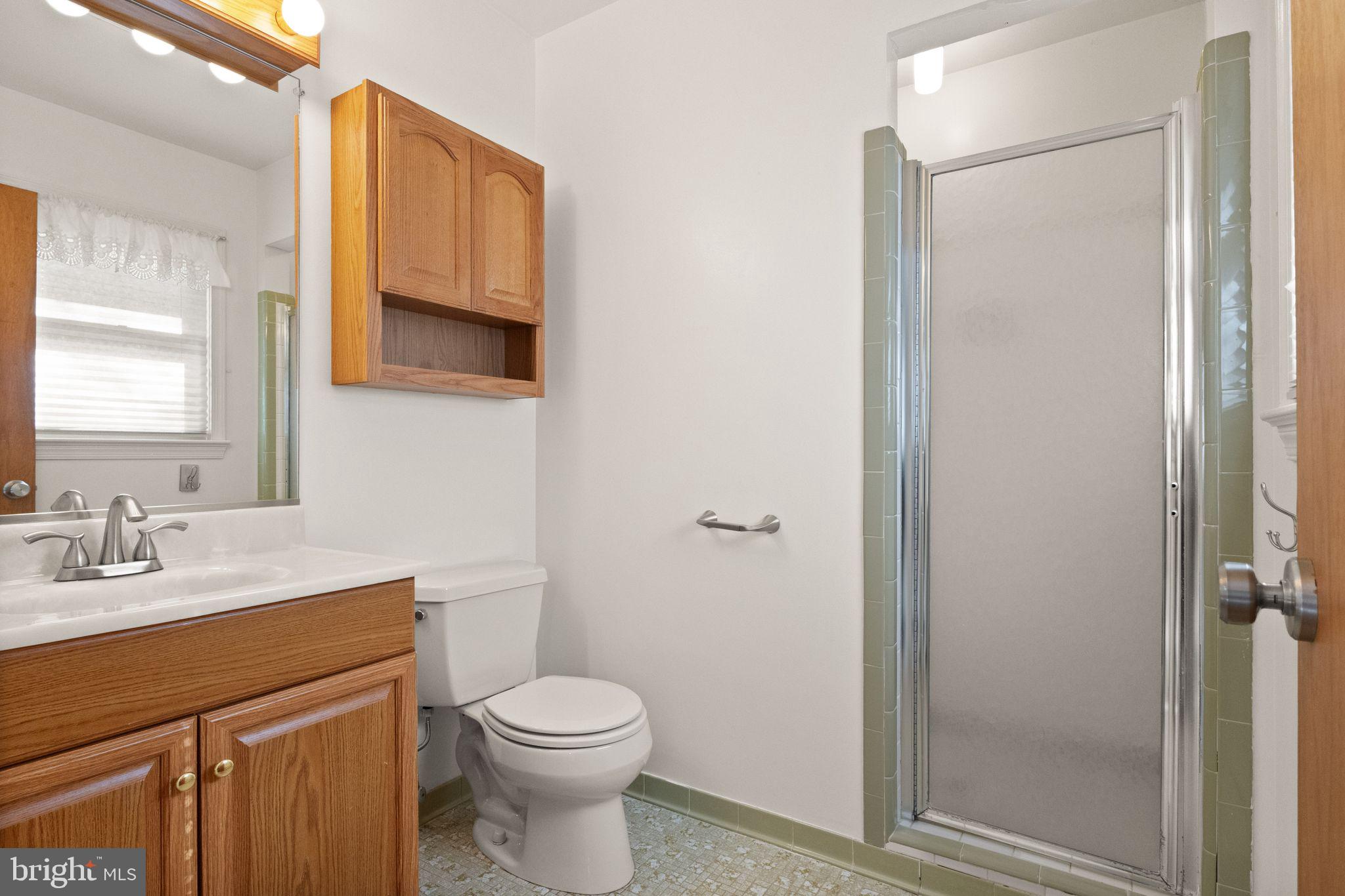 3801 Russell Road Woodbridge, VA 22192 - Photo 23 of 74 Large, primary bathroom with stall shower.