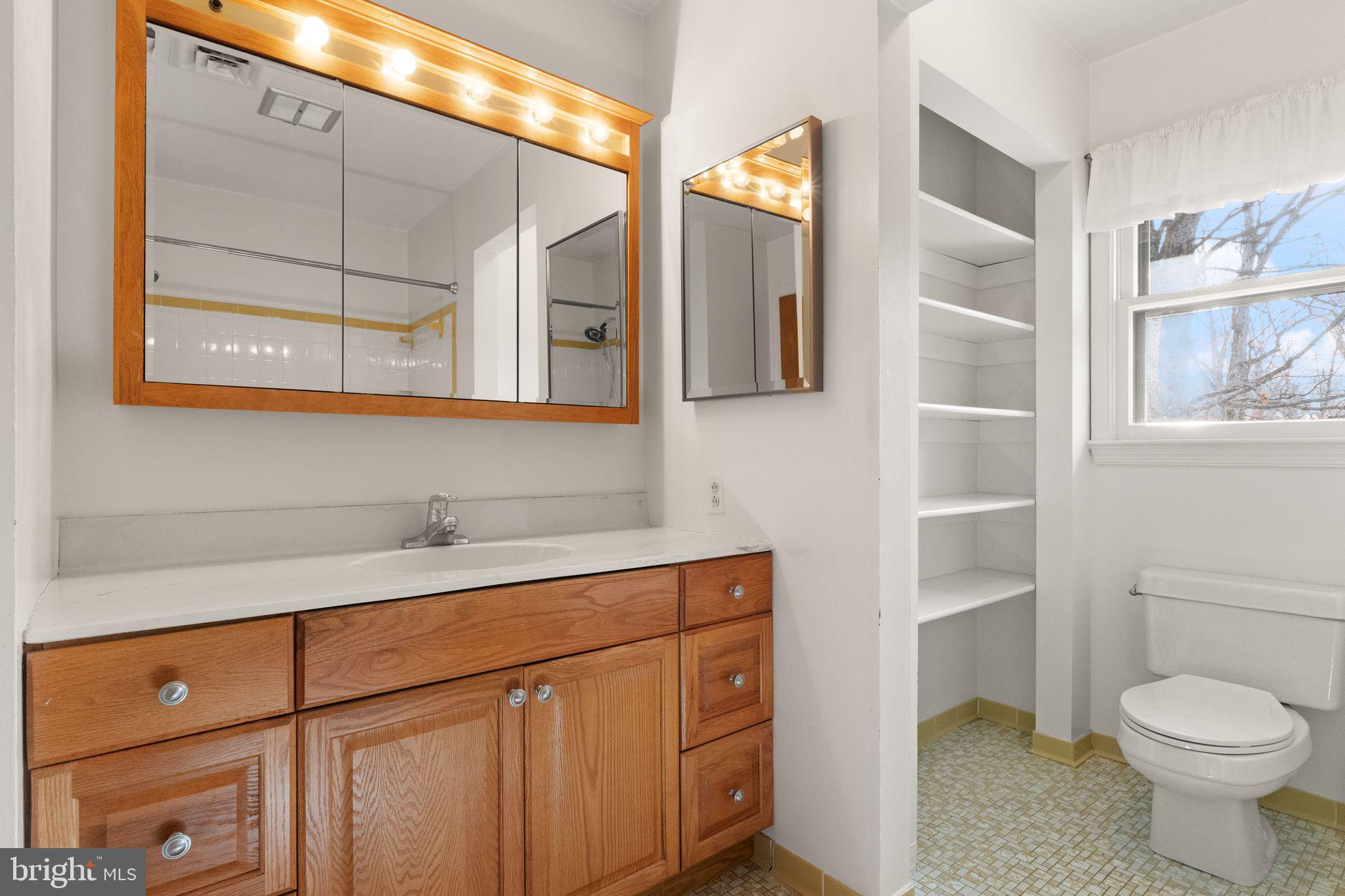 3801 Russell Road Woodbridge, VA 22192 - Photo 29 of 74 Large, hall bathroom with great storage.
