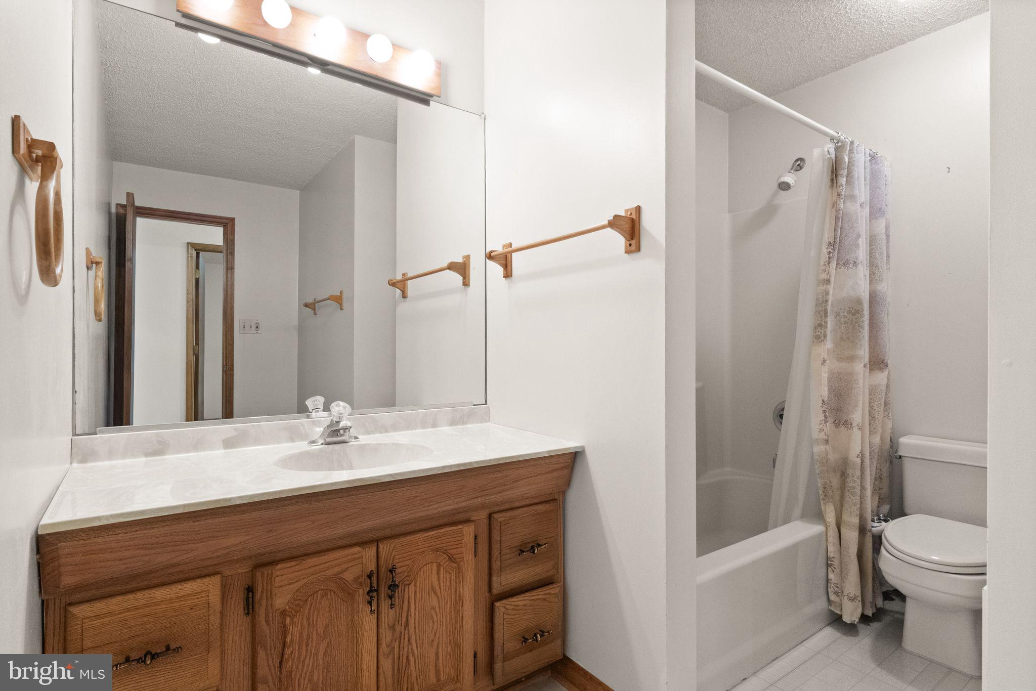 3801 Russell Road Woodbridge, VA 22192 - Photo 44 of 74 Full bathroom in basement with tub/shower combo.