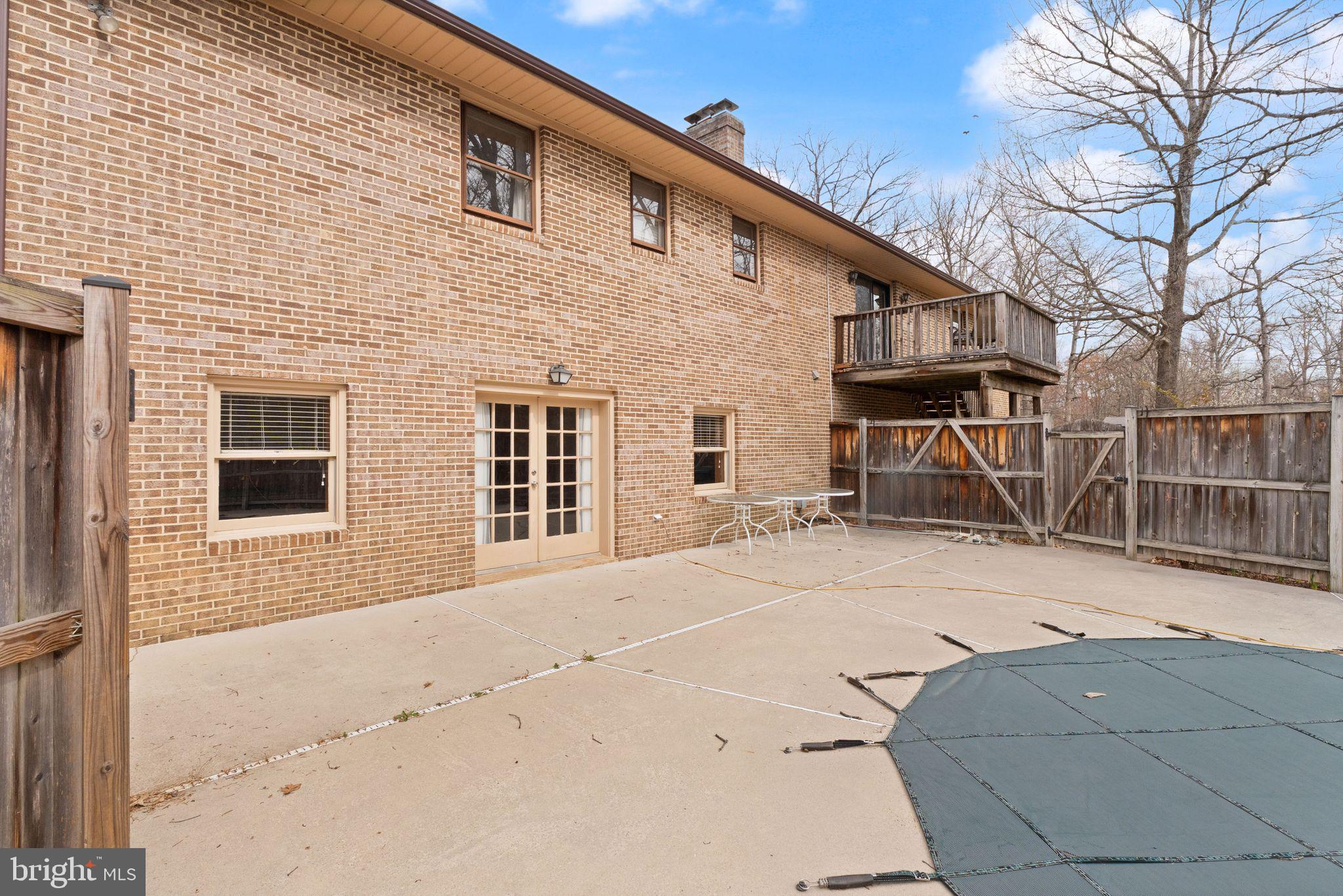 3801 Russell Road Woodbridge, VA 22192 - Photo 52 of 74 Large patio area for hosting.