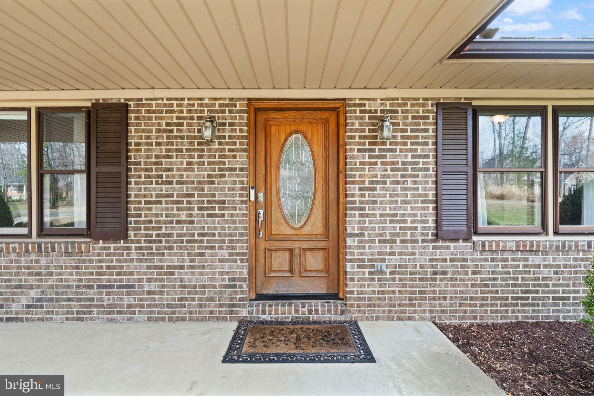 3801 Russell Road Woodbridge, VA 22192 - Photo 6 of 74 Covered entry.