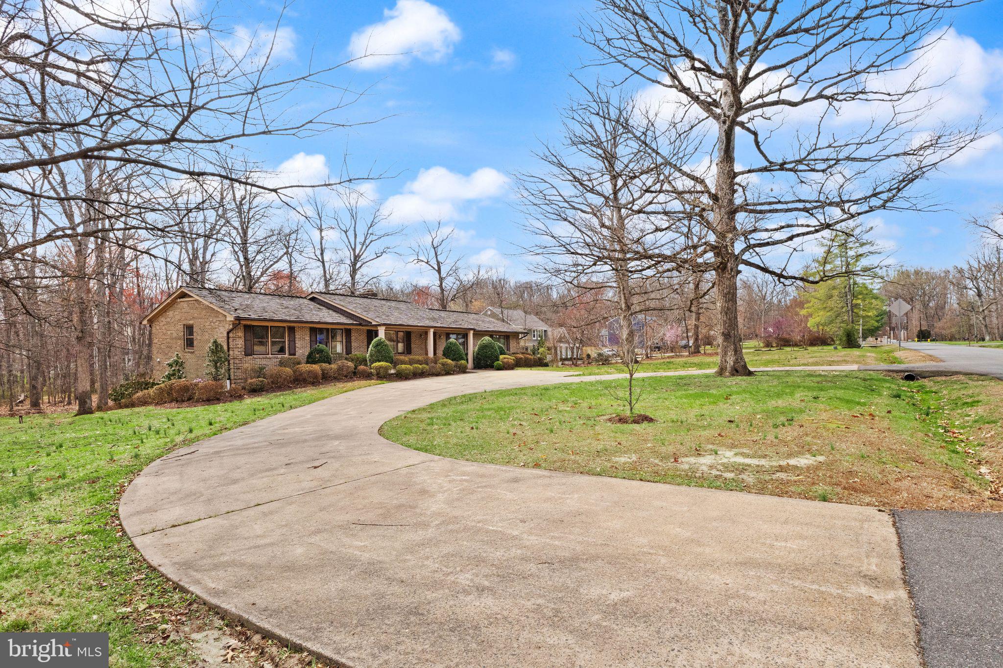 3801 Russell Road Woodbridge, VA 22192 - Photo 64 of 74 Circle driveway.