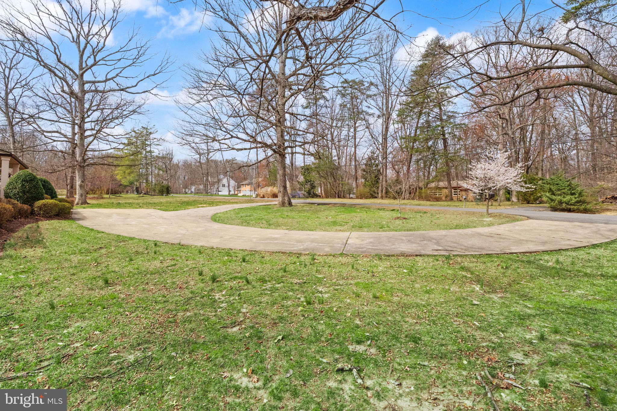 3801 Russell Road Woodbridge, VA 22192 - Photo 65 of 74 Circle driveway and front yard.