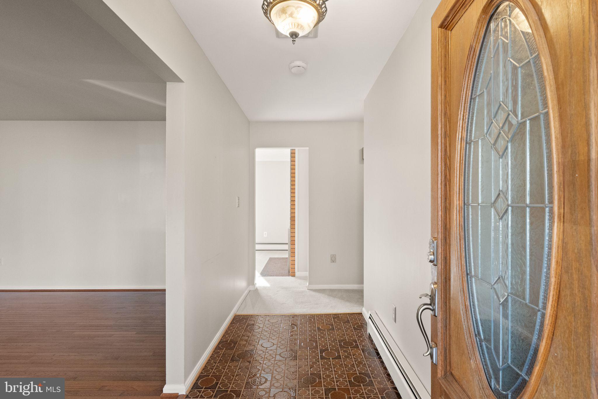 3801 Russell Road Woodbridge, VA 22192 - Photo 7 of 74 Large foyer area with hall closet.