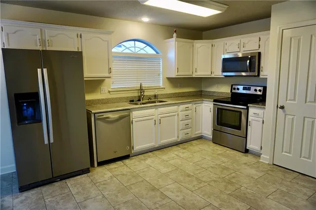 $2,400 | 322 West 22nd Avenue, Covington, LA 70433