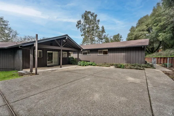 $675,000 | 1261 Deerwood Drive, Ukiah, CA 95482