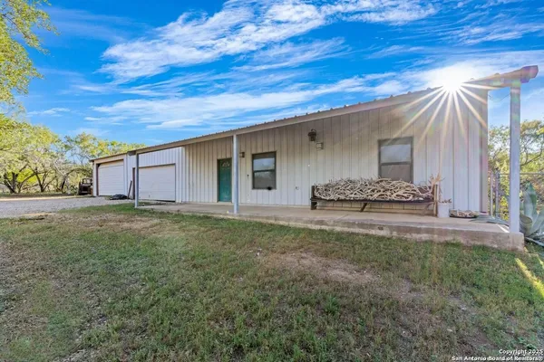 $1,375,000 | 6170 County Road 332, Jourdanton, TX 78026
