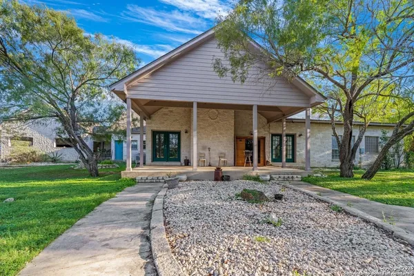 $1,375,000 | 6170 County Road 332, Jourdanton, TX 78026