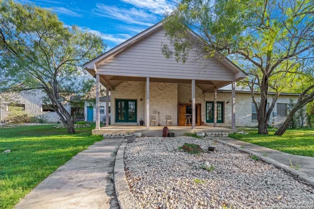 $1,375,000 | 6170 County Road 332, Jourdanton, TX 78026