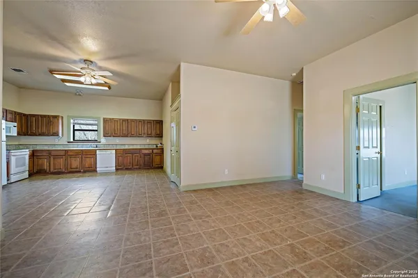 $1,375,000 | 6170 County Road 332, Jourdanton, TX 78026