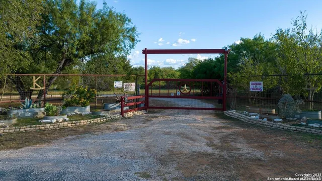 $1,375,000 | 6170 County Road 332, Jourdanton, TX 78026
