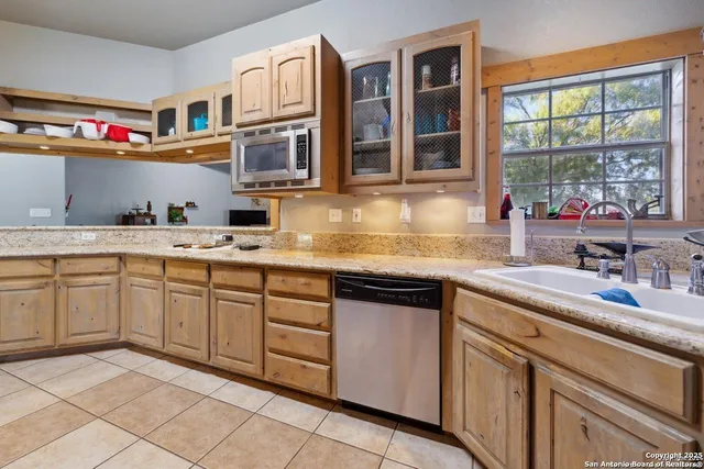 $1,375,000 | 6170 County Road 332, Jourdanton, TX 78026