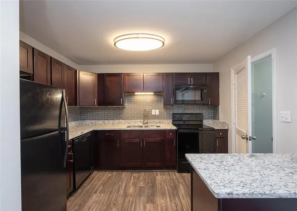 $1,549 | 4883 Roswell Road, Unit 9W, Atlanta, GA 30342