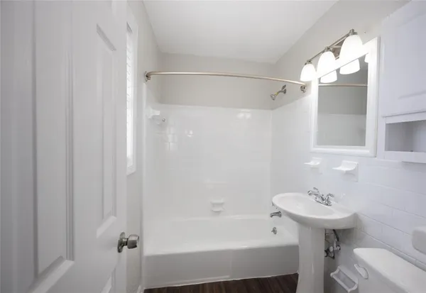 $1,549 | 4883 Roswell Road, Unit 9W, Atlanta, GA 30342