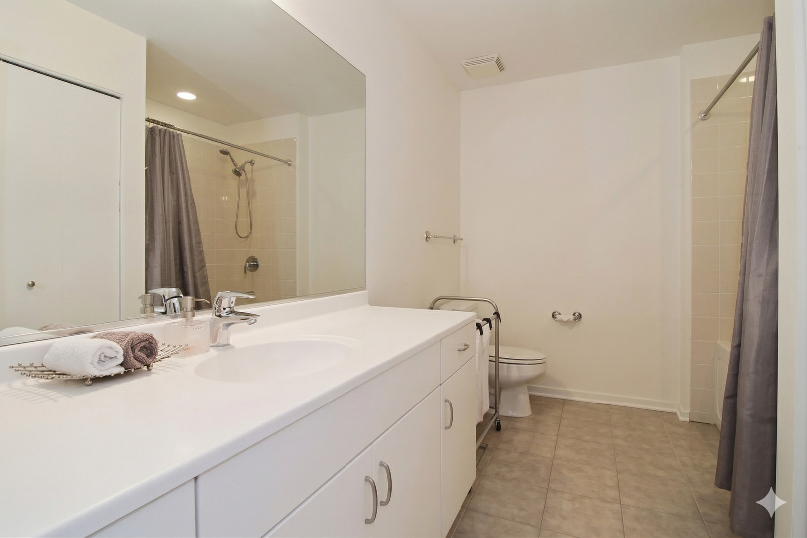 123 South Green Street, Unit 906B Chicago, IL 60607 - Photo 11 of 15