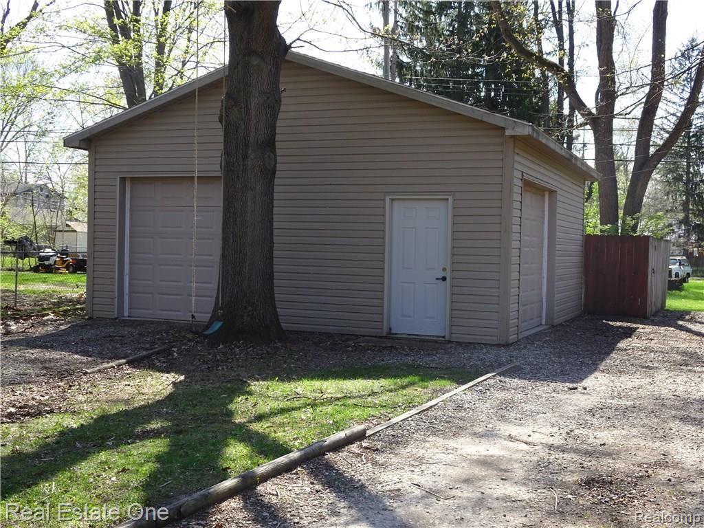 4895 Eagle Road Highland, MI 48356 - Photo 2 of 16 Detached Garage