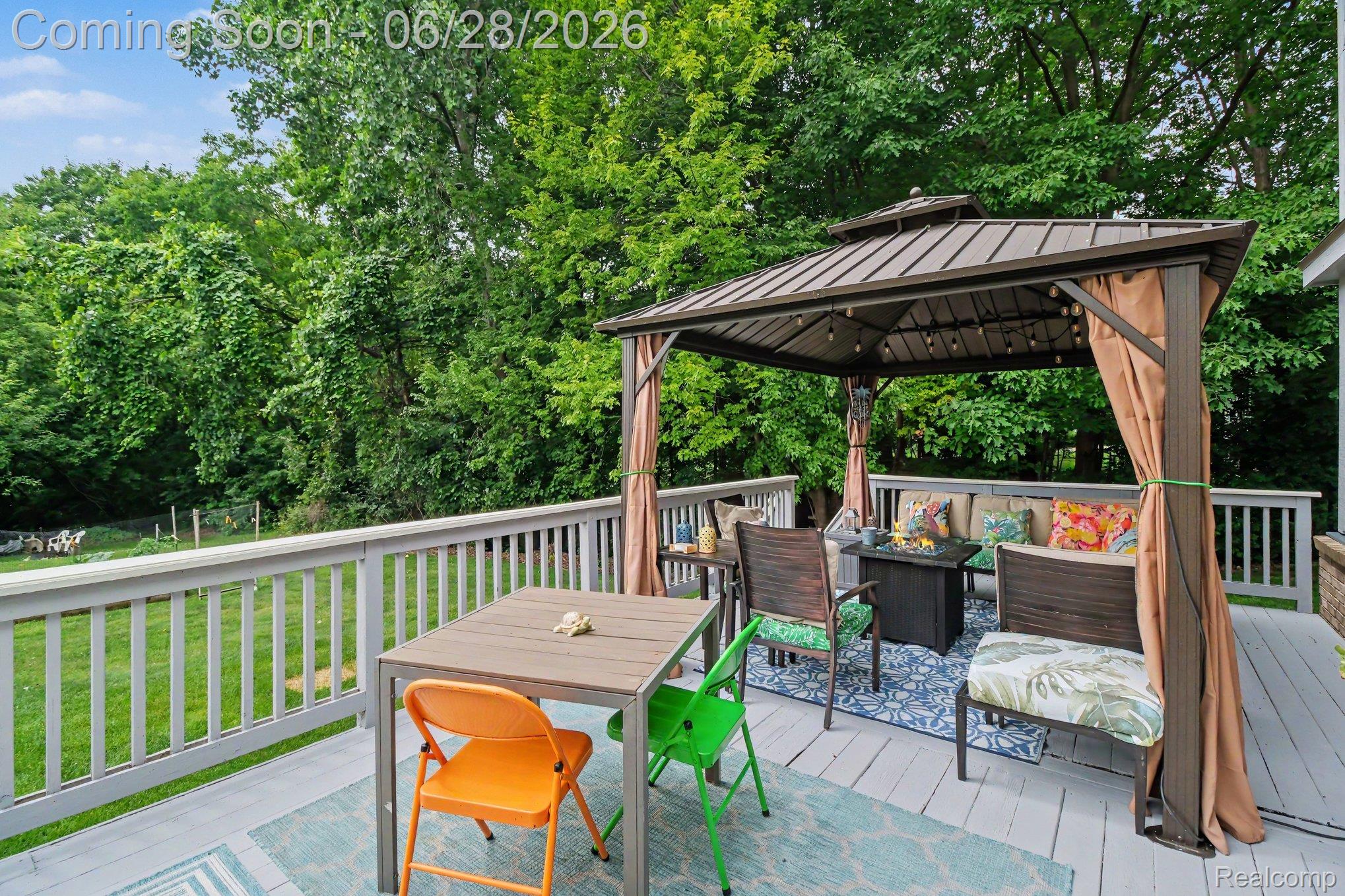 9230 Kelly Lake Drive Clarkston, MI 48348 - Photo 35 of 56 Deck