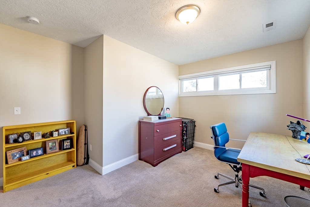 20 Ormond Drive Northampton, MA 01062 - Photo 23 of 32 a room with furniture