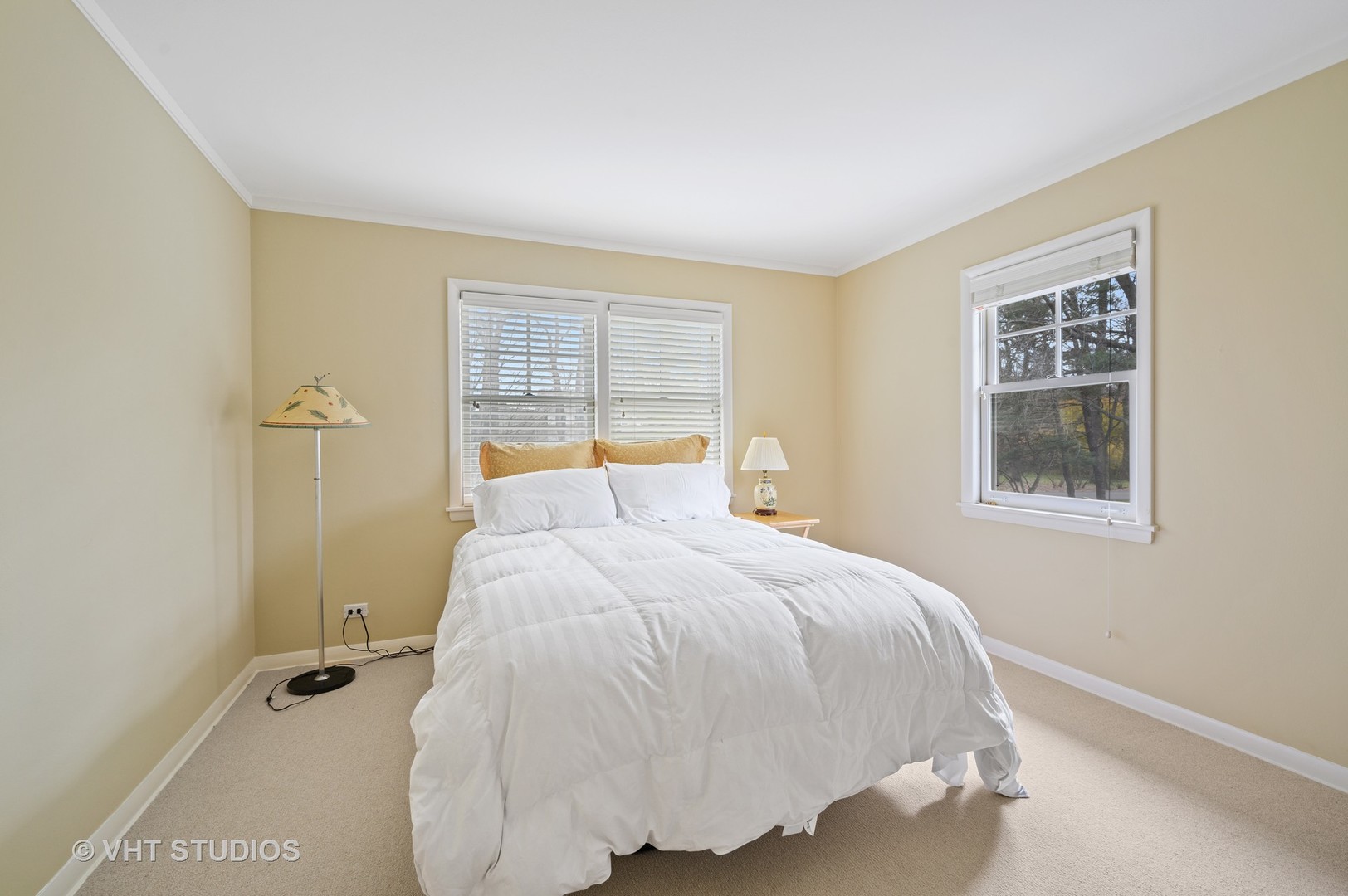 66 Meadowview Road Northfield, IL 60093 - Photo 22 of 33 a bedroom with a bed and a window