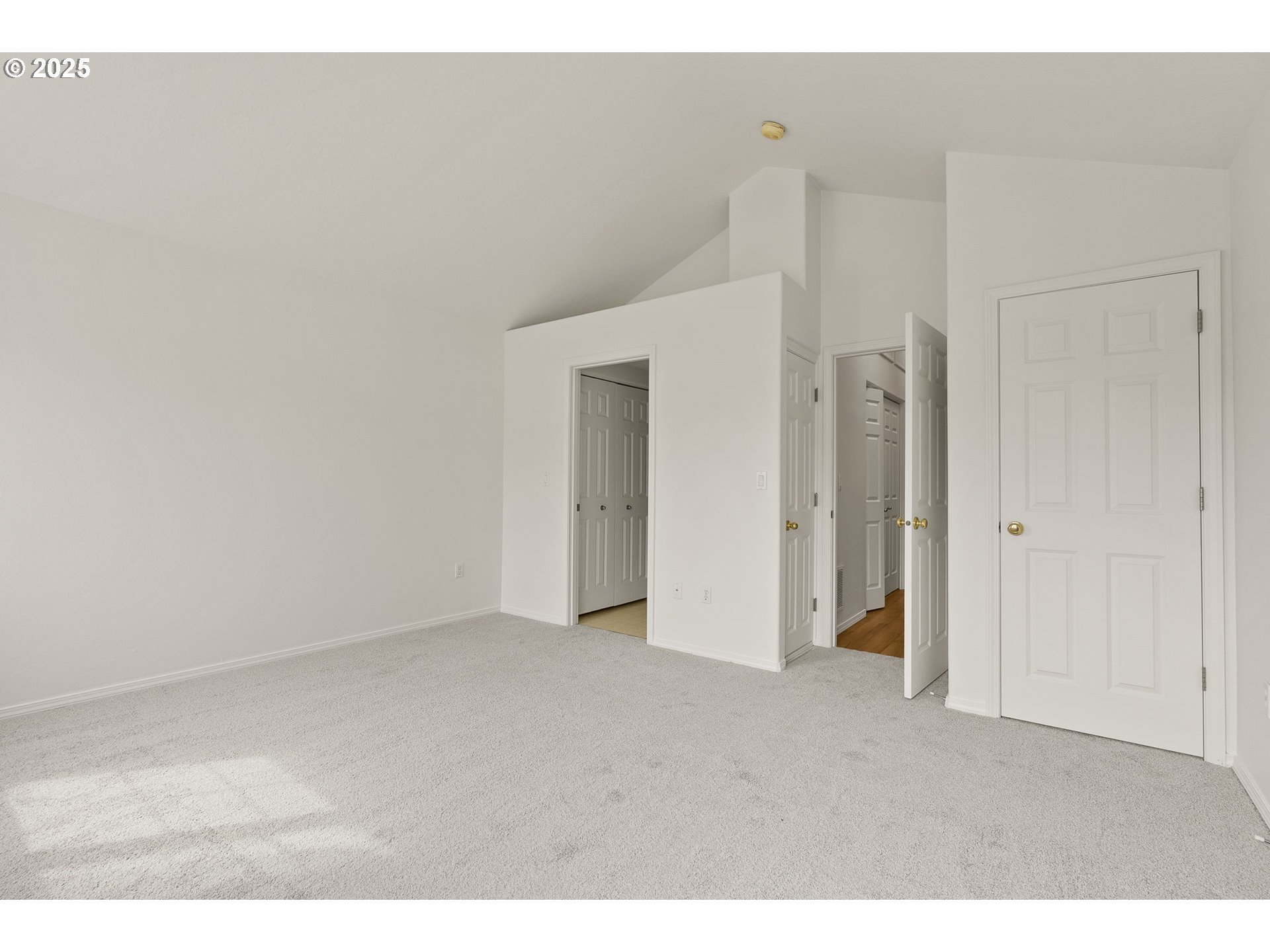 4710 Southwest 2nd Avenue Portland, OR 97239 - Photo 15 of 22 Gallery Image 15